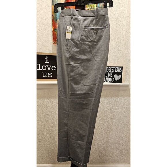 Van Heusen, Men's, Traveler Pant Classic Fit, Pleat Front, SZ 44x32, NWT - Picture 1 of 4
